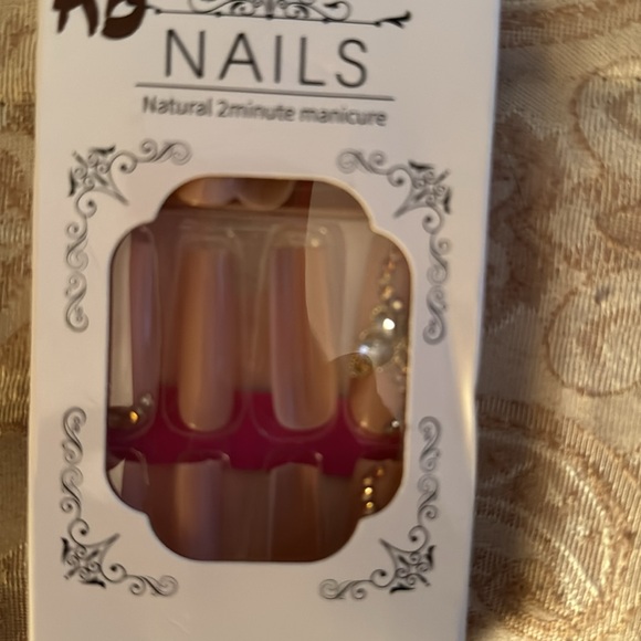 Press on nails - Picture 4 of 17